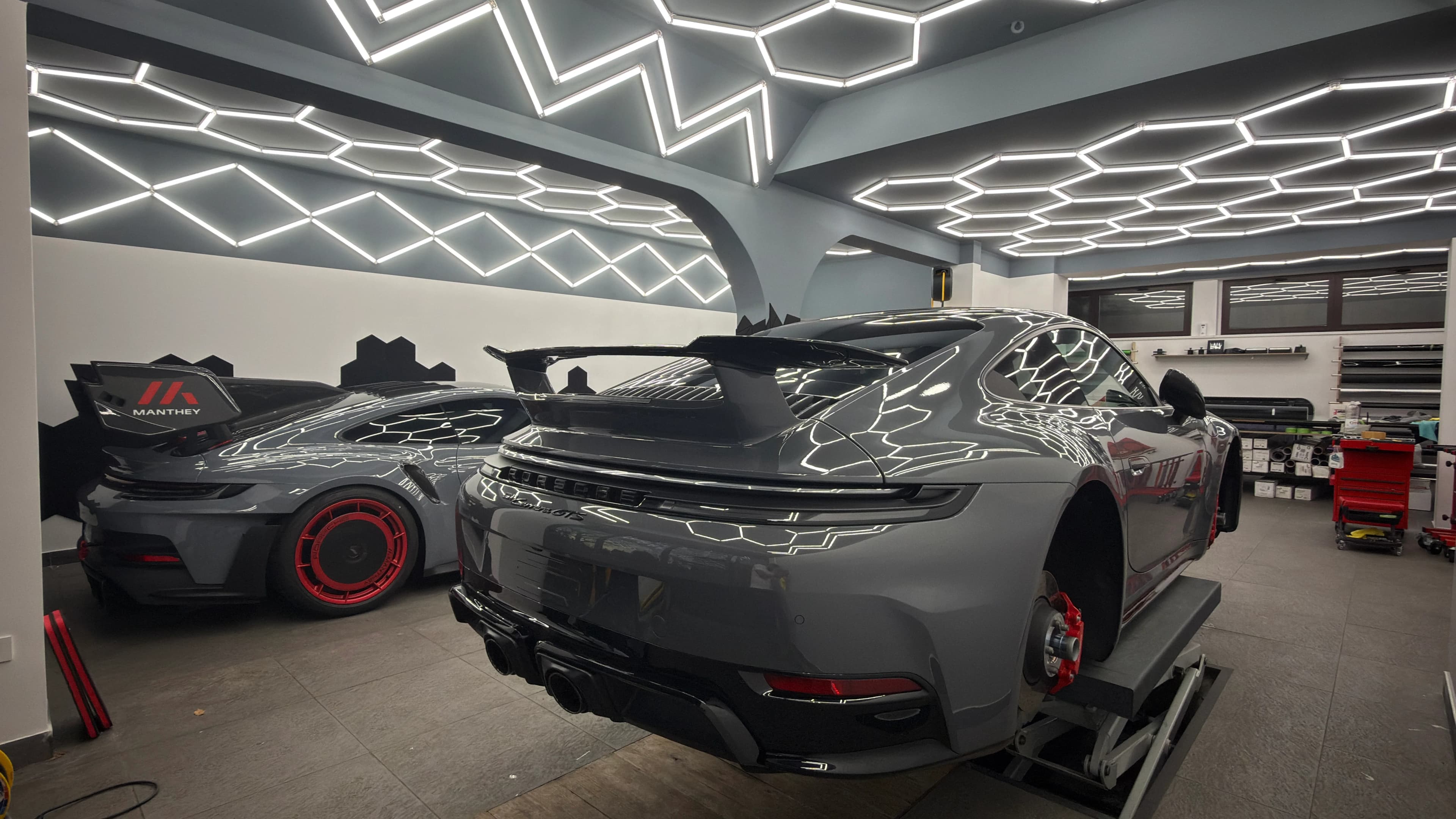 BESPRIJEKORNA ESTETIKA